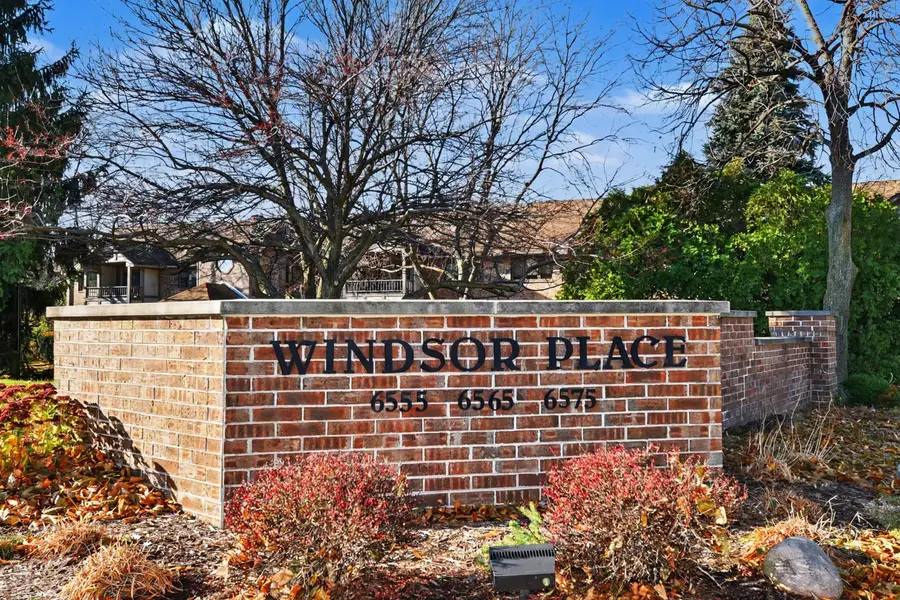 6575 N Green Bay Ave, Glendale, WI 53209 - Image #2