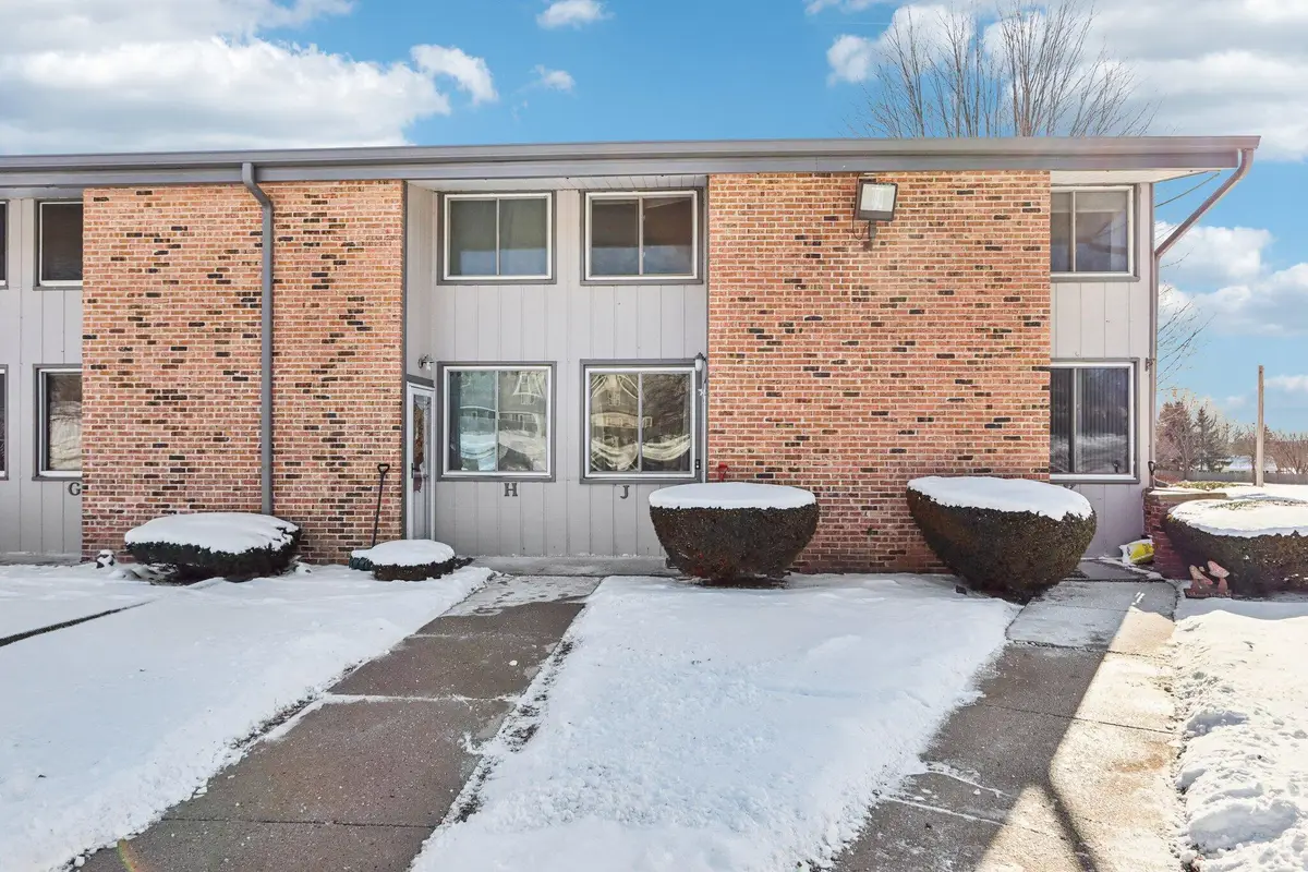 1524 Big Bend Rd, Waukesha, WI 53189 - Image #1