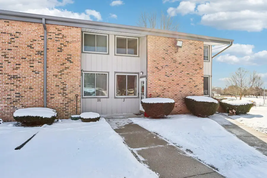 1524 Big Bend Rd, Waukesha, WI 53189 - Image #2