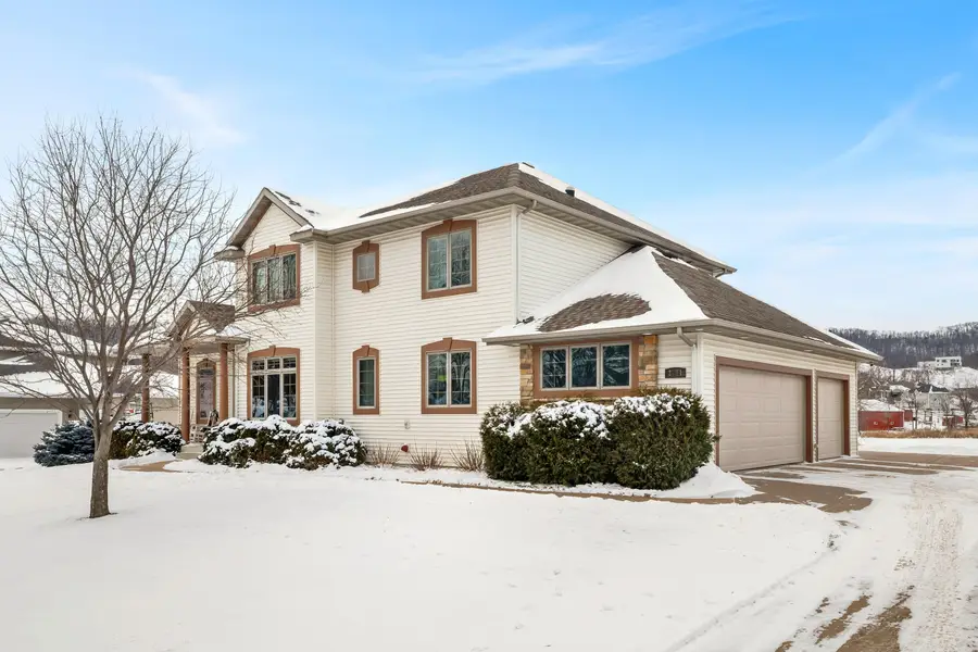 2111 Clearwater Dr, Onalaska, WI 54650 - Image #2