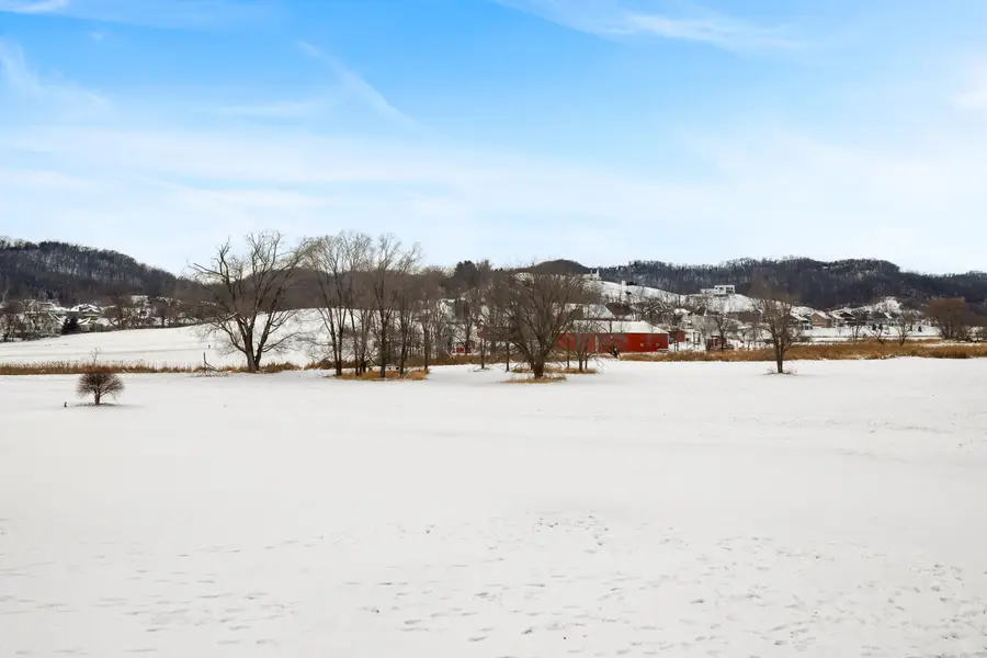 2111 Clearwater Dr, Onalaska, WI 54650 - Image #3