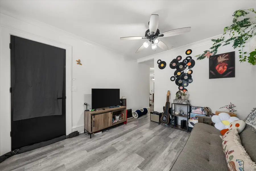 3215 N Bartlett Ave, Milwaukee, WI 53211 - Image #3