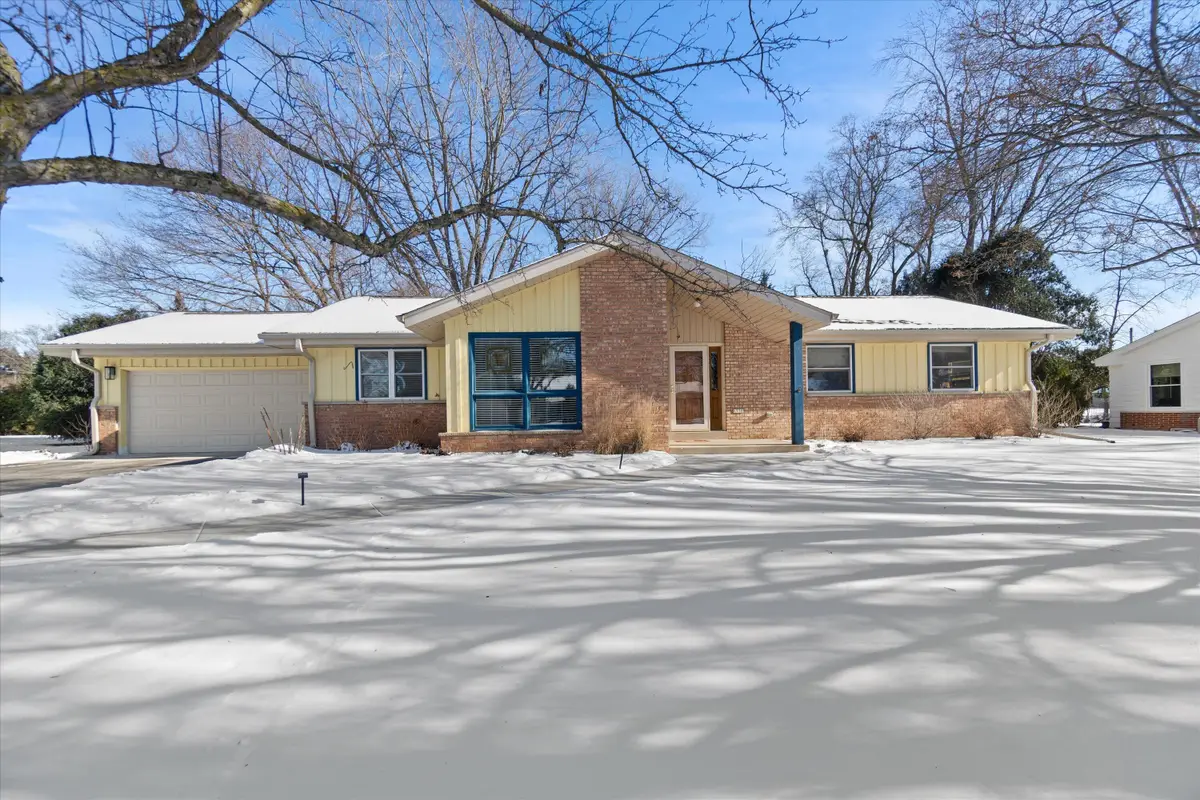 6530 N Alberta Ct, Glendale, WI 53217 - Image #1