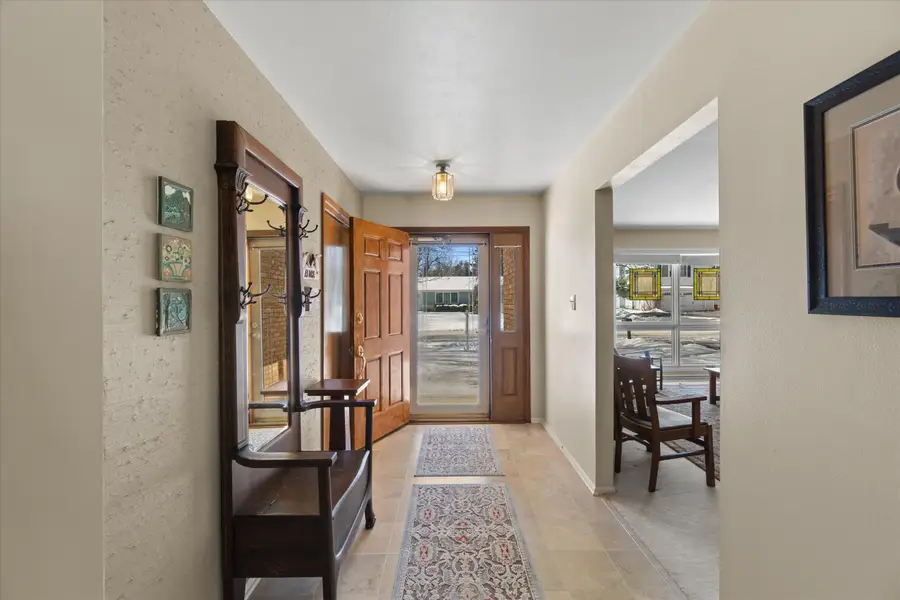 6530 N Alberta Ct, Glendale, WI 53217 - Image #3