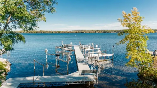 2135 W Shore Dr, Delafield, WI 53018