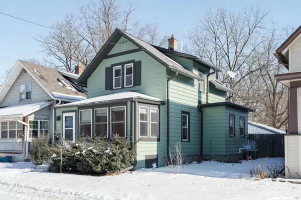 207 N Prairie Ave, Waukesha, WI 53186
