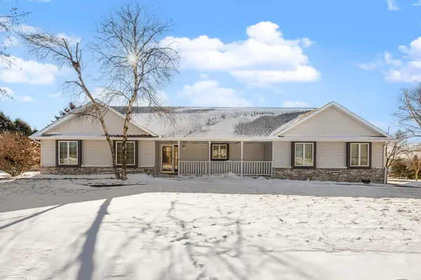 1151 Glacier Pass, Slinger, WI 53086