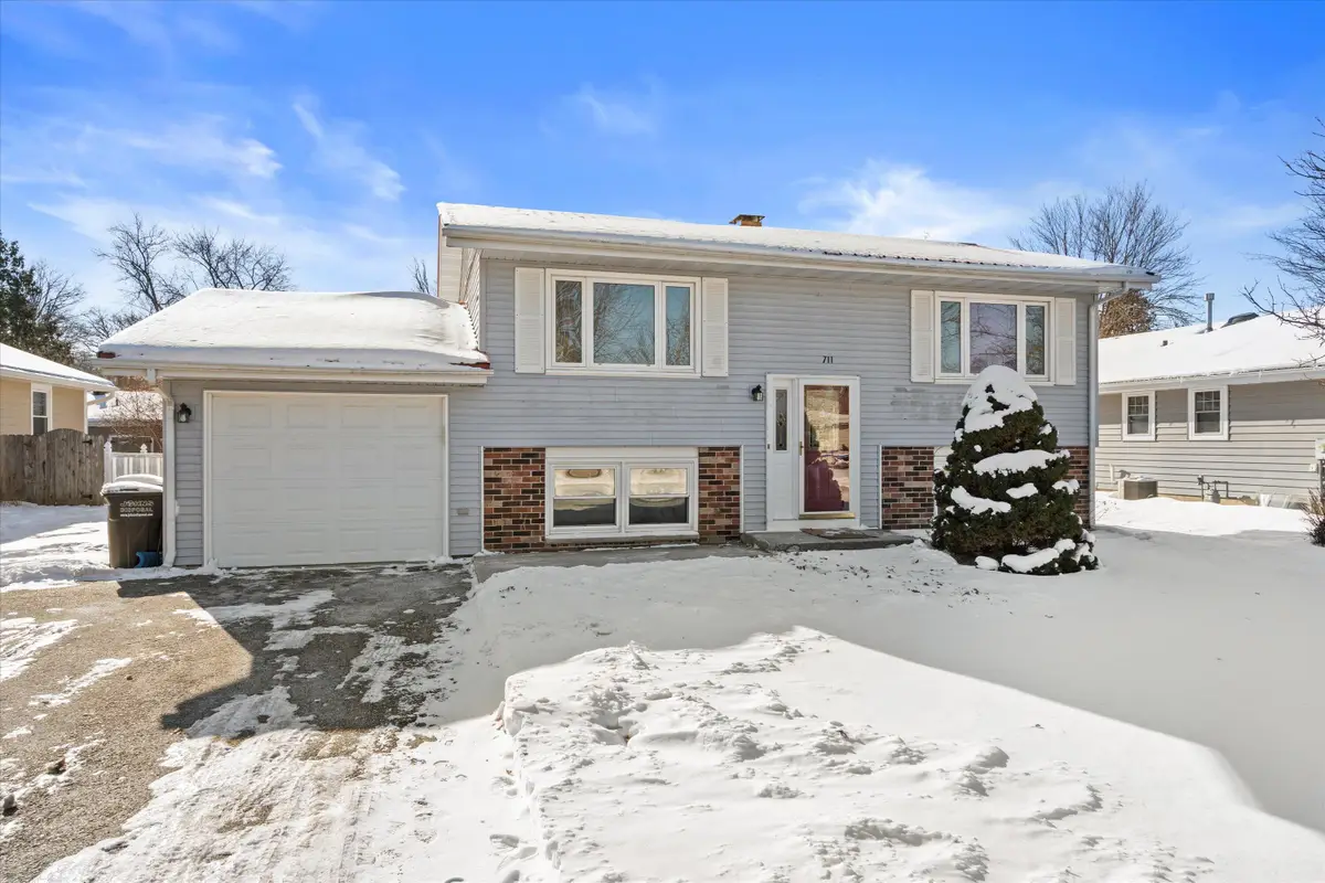 711 E Harvard St, Oconomowoc, WI 53066 - Image #1