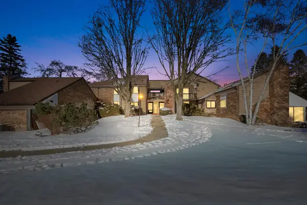 8643 N Servite Dr, Milwaukee, WI 53223