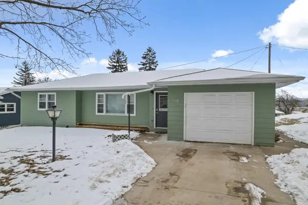 829 S Hill St, Fountain City, WI 54629
