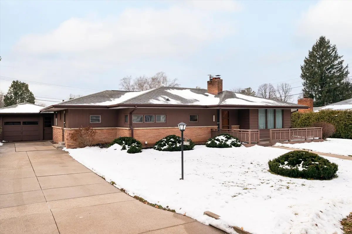 4042 Glenhaven Rd, La Crosse, WI 54601 - Image #1