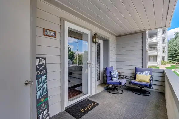 530 E Hiawatha Dr, Lake Delton, WI 53965