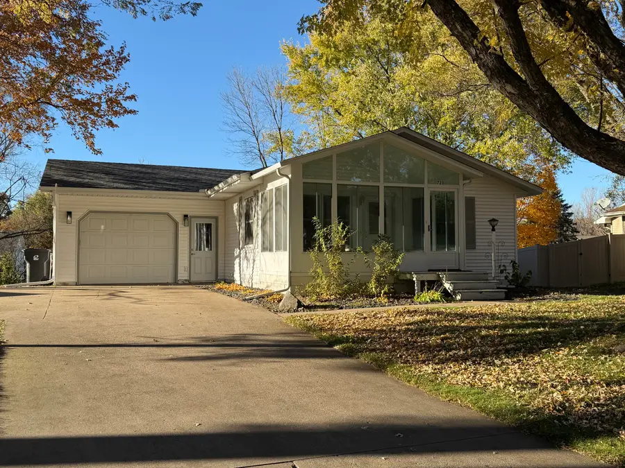 723 High Ridge Rd, River Falls, WI 54022 - Image #2