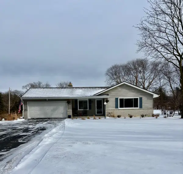11284 N Lake Shore Dr, Mequon, WI 53092