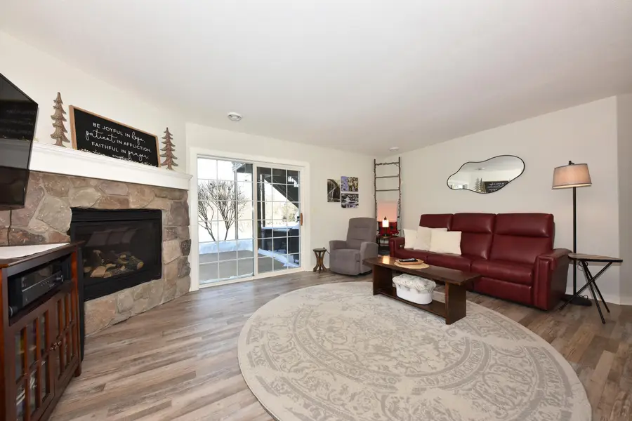 326 Kettle Moraine Dr N, Slinger, WI 53086 - Image #2