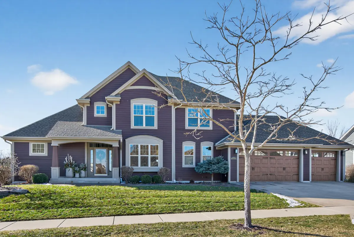 W79N417 Ridgeway Ln, Cedarburg, WI 53012 - #1