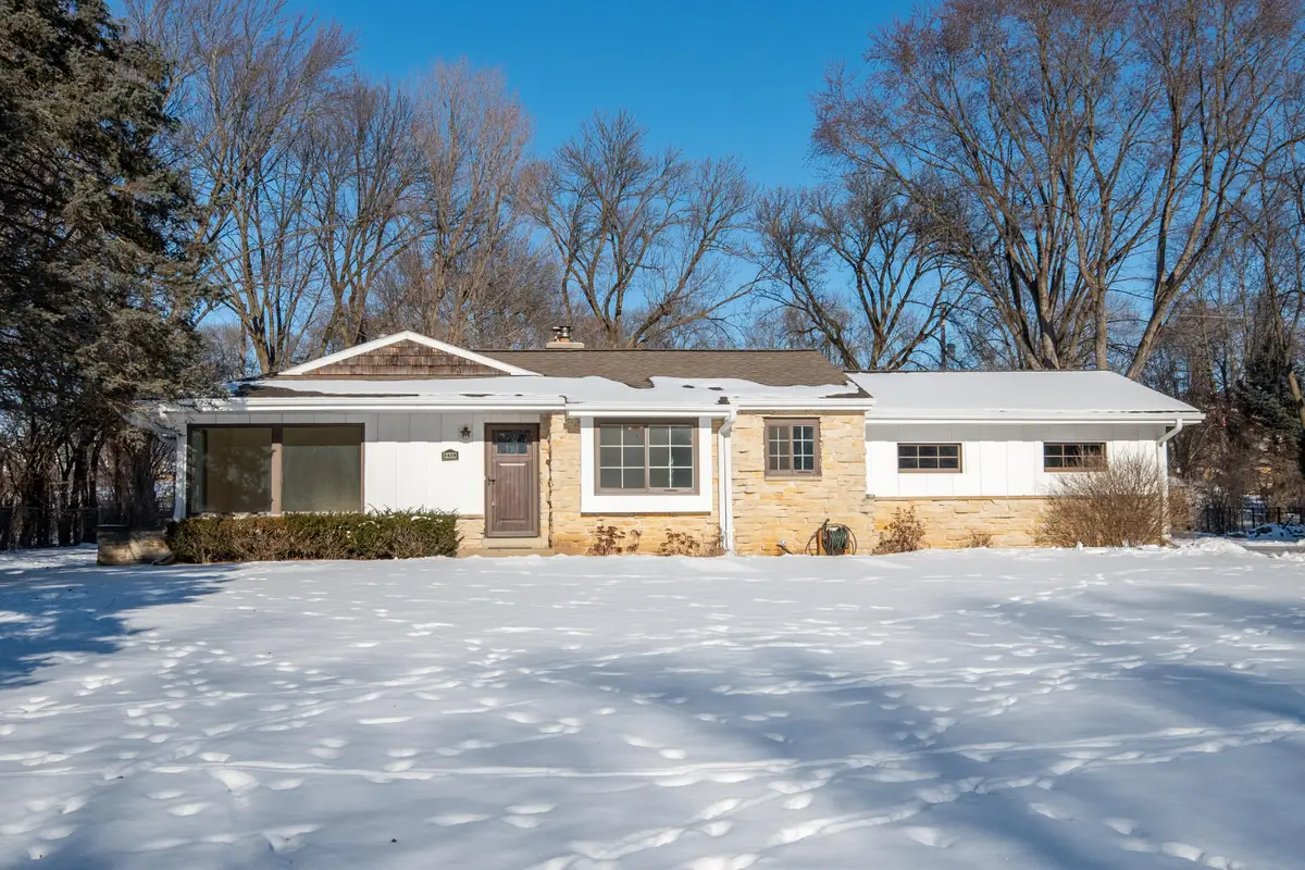 2428 S Root River Pkwy, West Allis, WI 53227 - Image #1