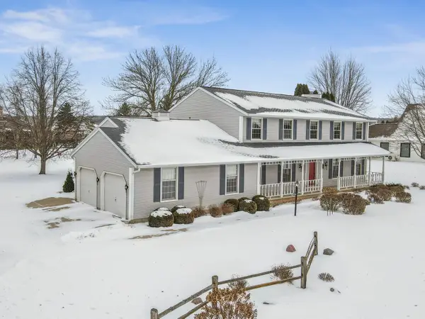 909 Country Club Ln, Fond Du Lac, WI 54935