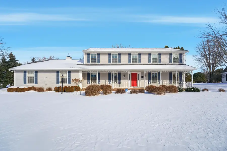 909 Country Club Ln, Fond Du Lac, WI 54935 - Image #2