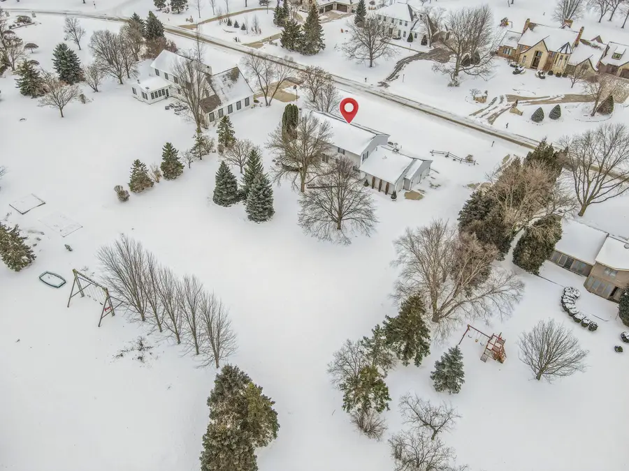 909 Country Club Ln, Fond Du Lac, WI 54935 - Image #3