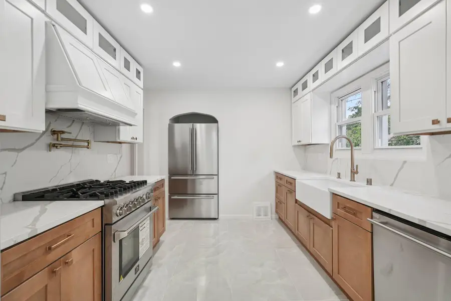 536 N 116th St, Wauwatosa, WI 53226 - Image #2