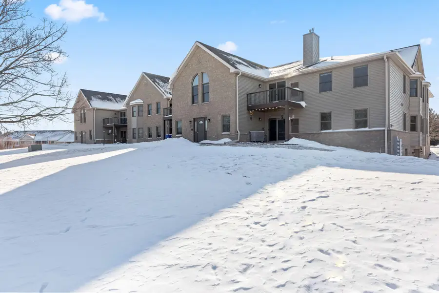 952 Oconomowoc Pkwy, Oconomowoc, WI 53066 - Image #2