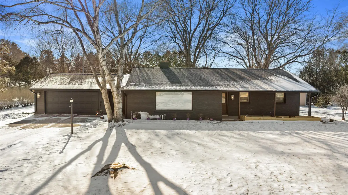 305 Sunny Ln, Thiensville, WI 53092 - Image #1