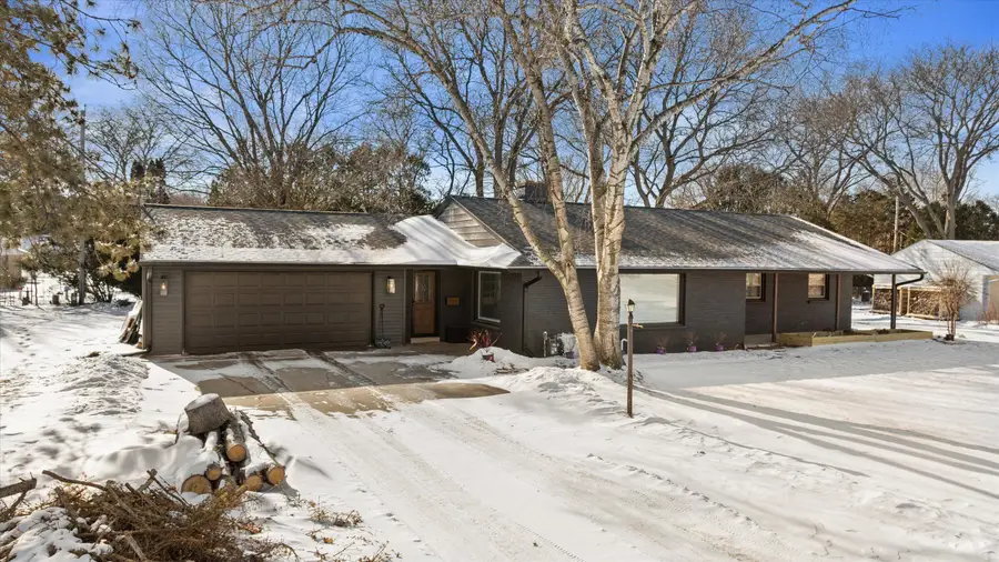 305 Sunny Ln, Thiensville, WI 53092 - Image #2