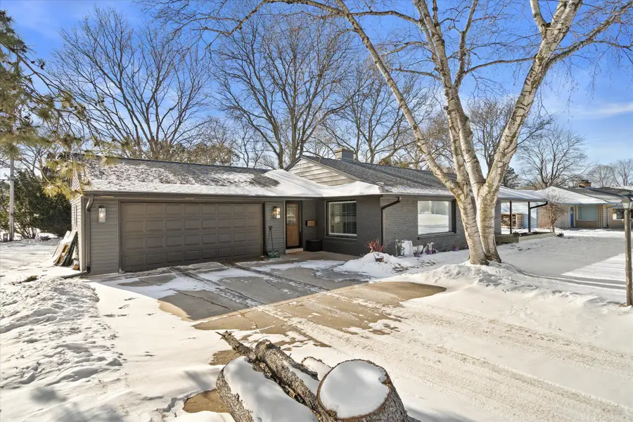 305 Sunny Ln, Thiensville, WI 53092 - Image #3