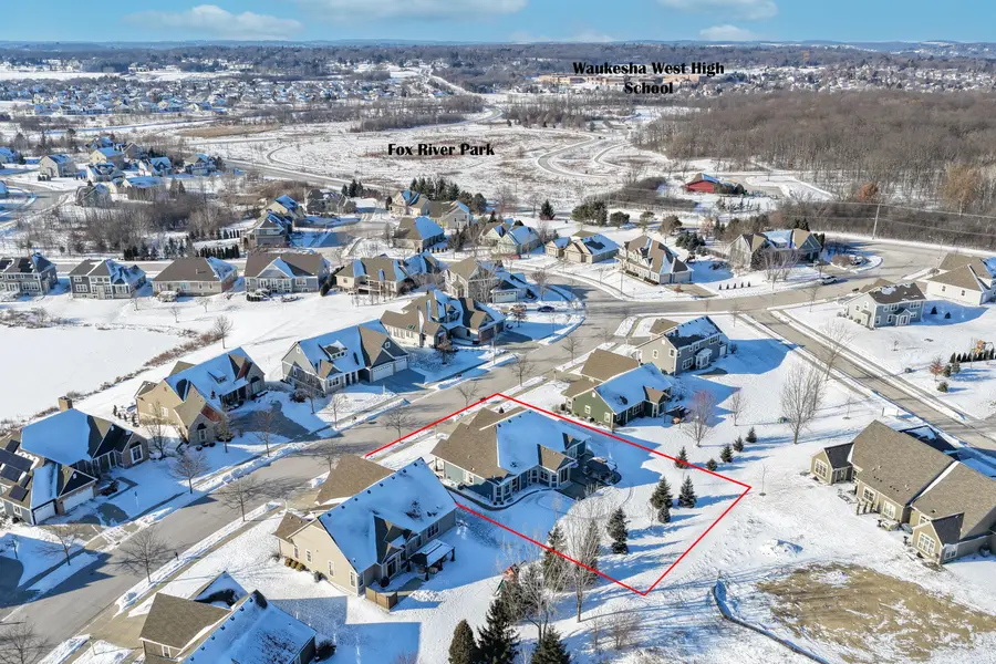 1524 Mohican Trl, Waukesha, WI 53189 - Image #2