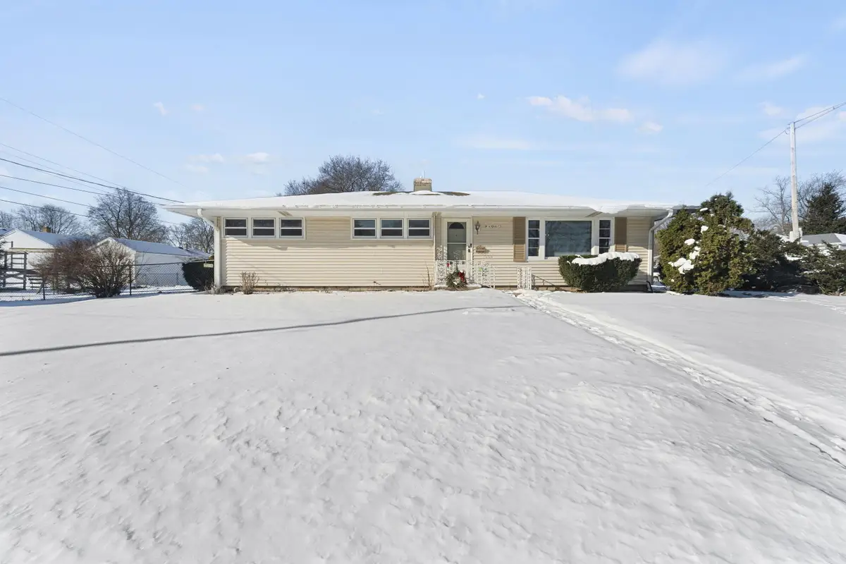 W169N8673 Sheridan Dr, Menomonee Falls, WI 53051 - Image #1