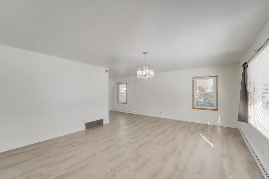 W169N8673 Sheridan Dr, Menomonee Falls, WI 53051 - Image #2