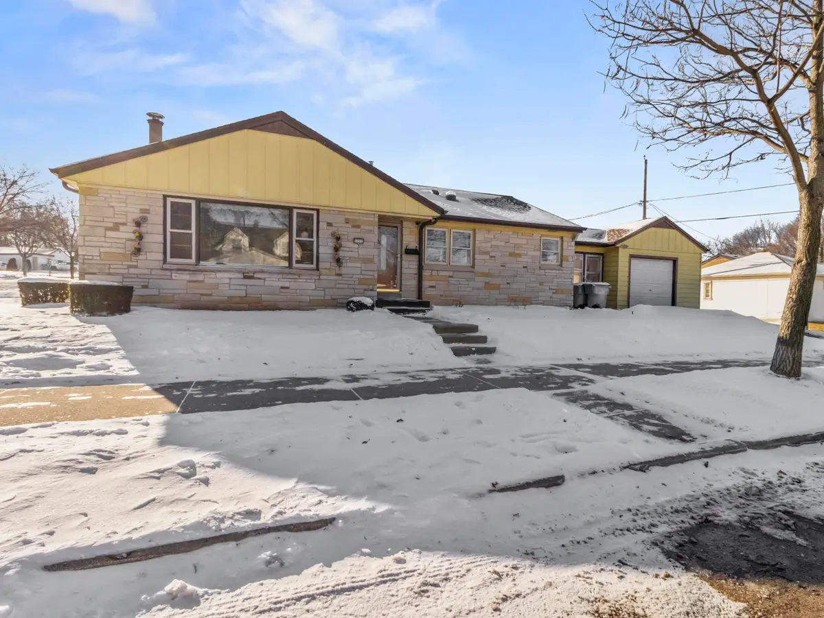 5701 W Stack Dr, Milwaukee, WI 53219 - Image #1