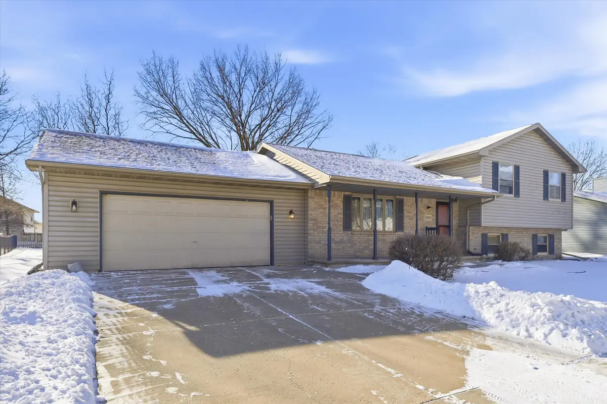 2861 Montclair Pl, Oshkosh, WI 54904 - Image #1