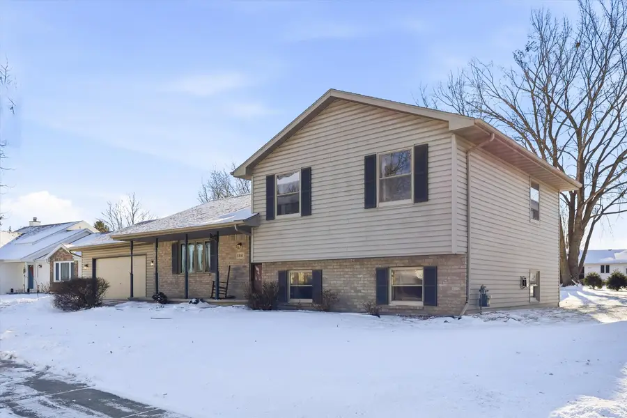 2861 Montclair Pl, Oshkosh, WI 54904 - Image #2