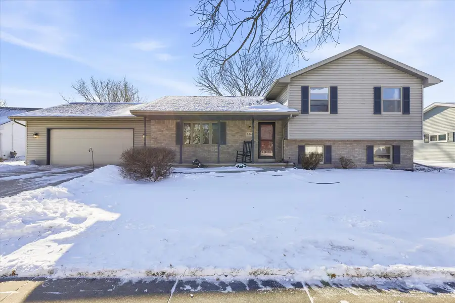 2861 Montclair Pl, Oshkosh, WI 54904 - Image #3