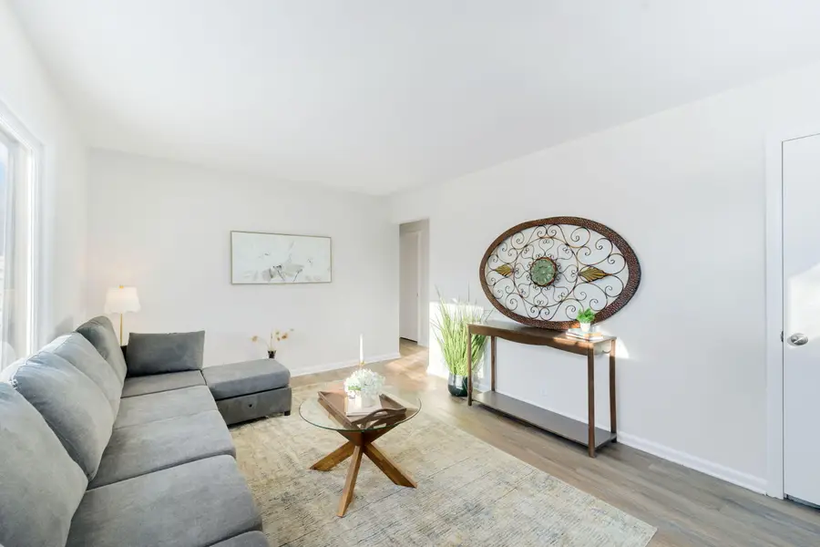 7016 W Thurston Ct, Milwaukee, WI 53218 - Image #2