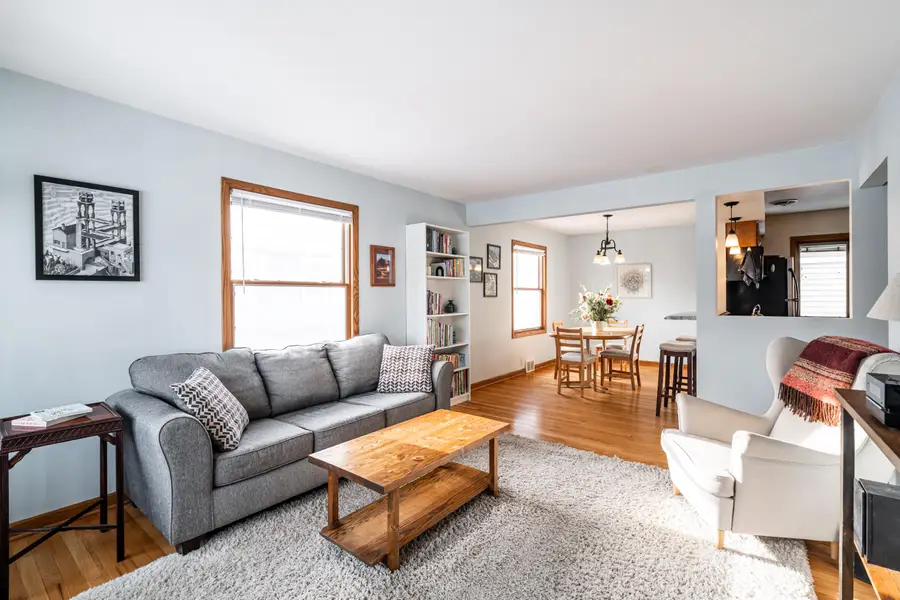 4049 S Hately Ave, Saint Francis, WI 53235 - Image #2