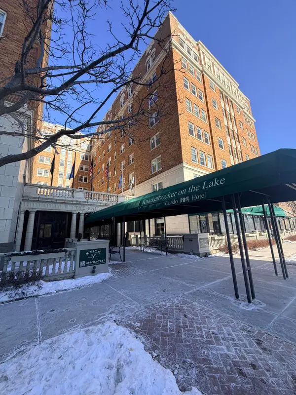 1028 E Juneau Ave, Milwaukee, WI 53202