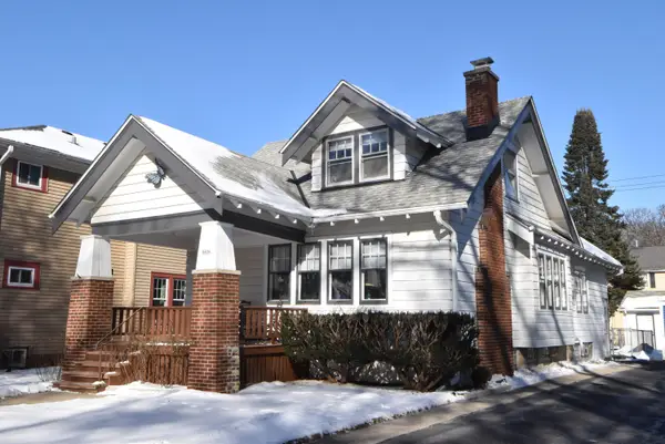 6426 W Wisconsin Ave, Wauwatosa, WI 53213
