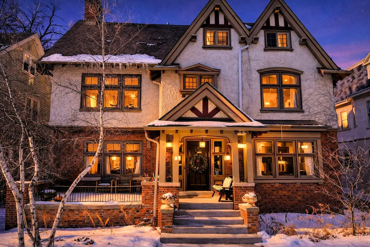 2963 N Summit Ave, Milwaukee, WI 53211 - Image #1