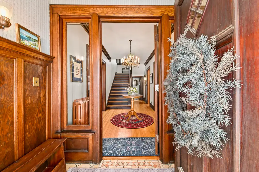 2963 N Summit Ave, Milwaukee, WI 53211 - Image #2