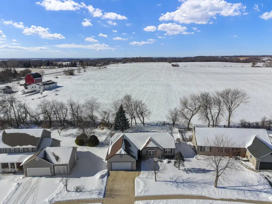 36 W Sedgemeadow St, Elkhorn, WI 53121 - Image #3