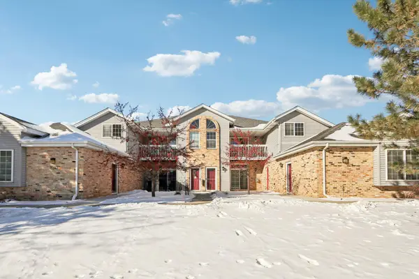 9213 S Aspen Dr, Oak Creek, WI 53154