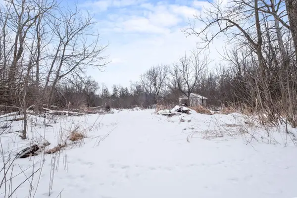 3151 S Miller Ln, New Berlin, WI 53146