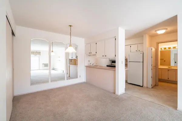 8530 W Waterford Ave, Greenfield, WI 53228