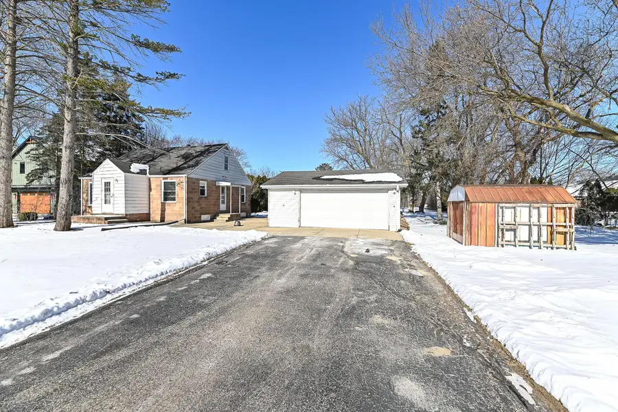 S77W15886 Woods Rd, Muskego, WI 53150 - Image #2