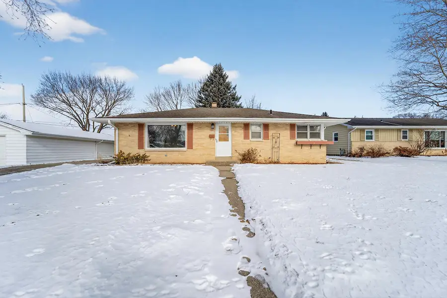 532 Rose Ann Dr, Burlington, WI 53105 - Image #2