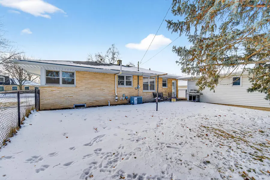 532 Rose Ann Dr, Burlington, WI 53105 - Image #3