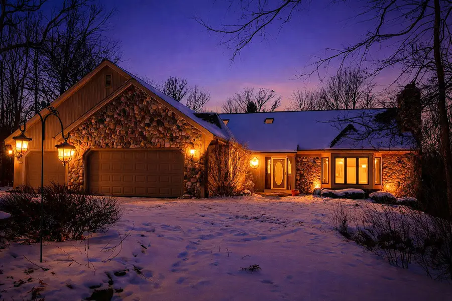 14591 W Fieldpointe Ct, New Berlin, WI 53151 - Image #2